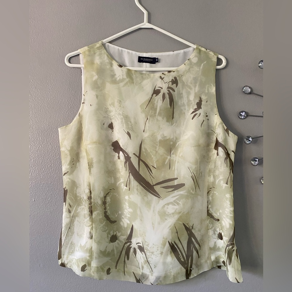 Burberry | gorgeous sleeveless top. Euro size 44